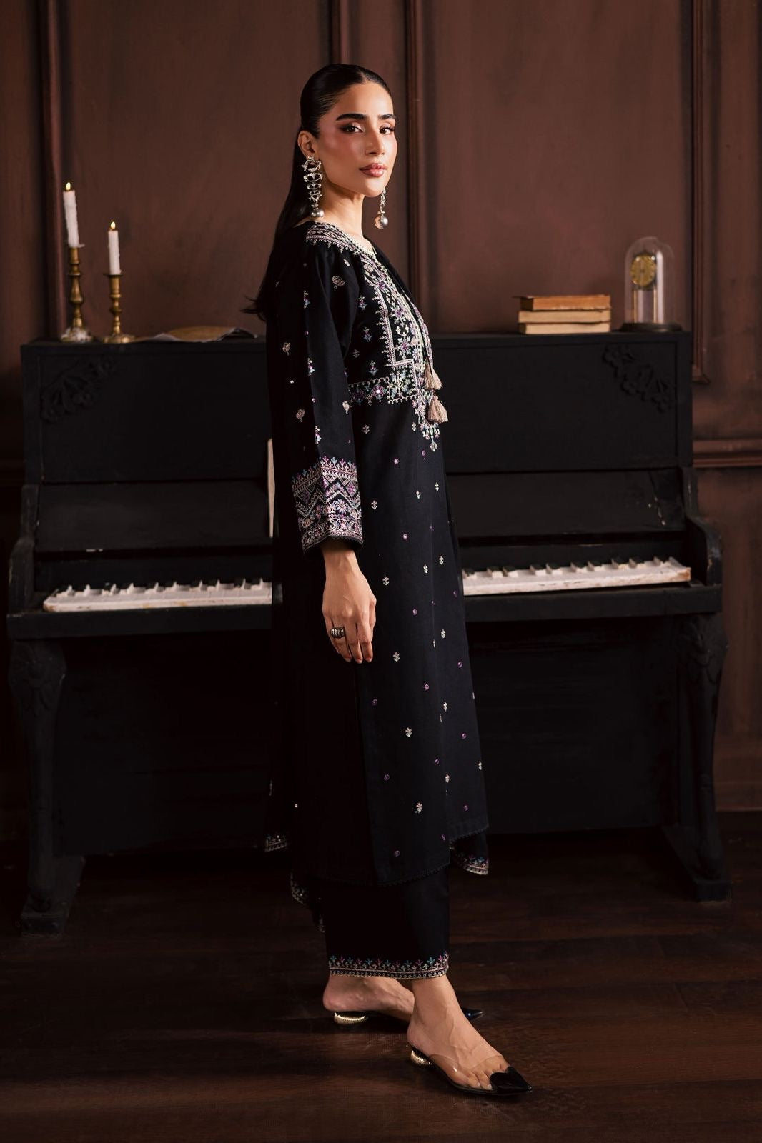 BATIK 3PC LAWN UNSTITCHED EMBROIDERED Code:7328