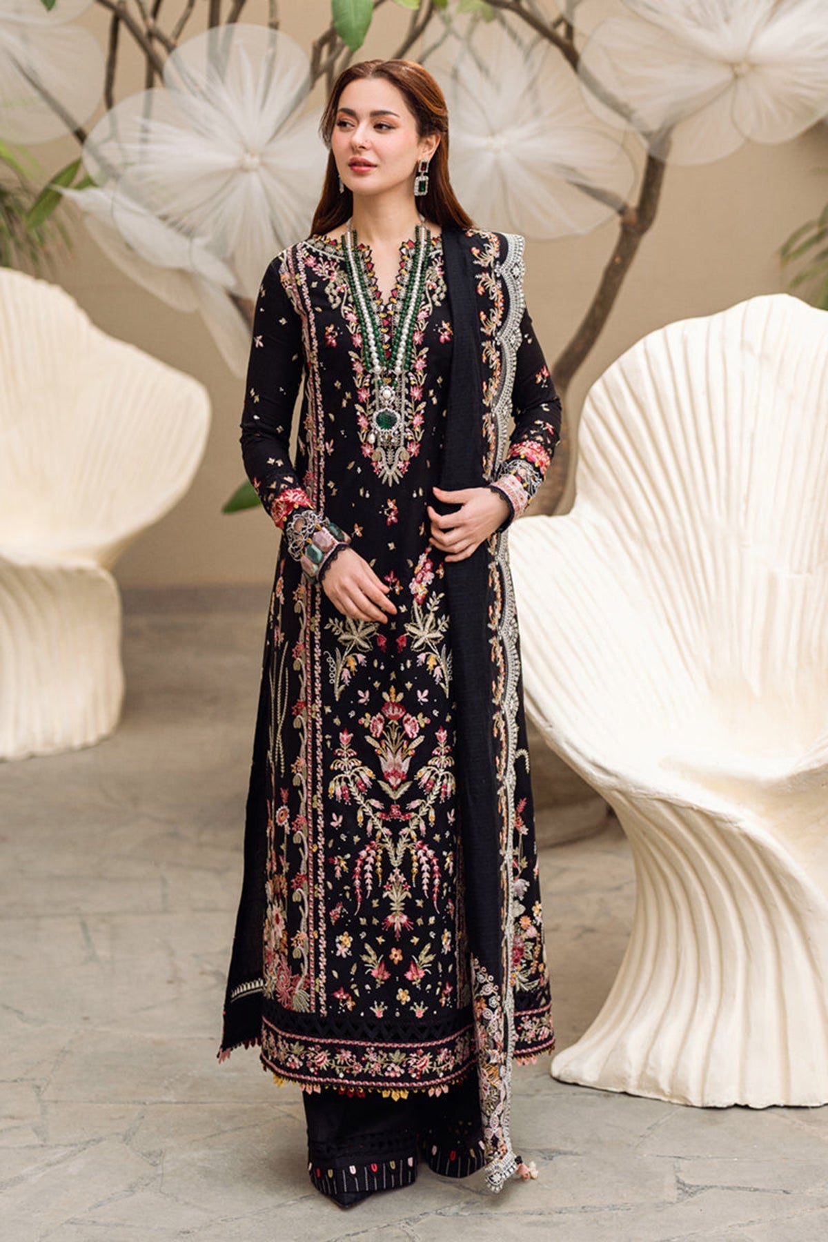 QALAMKAR 3PC LAWN UNSTITICHED EMBROIDERED 
Code:4003