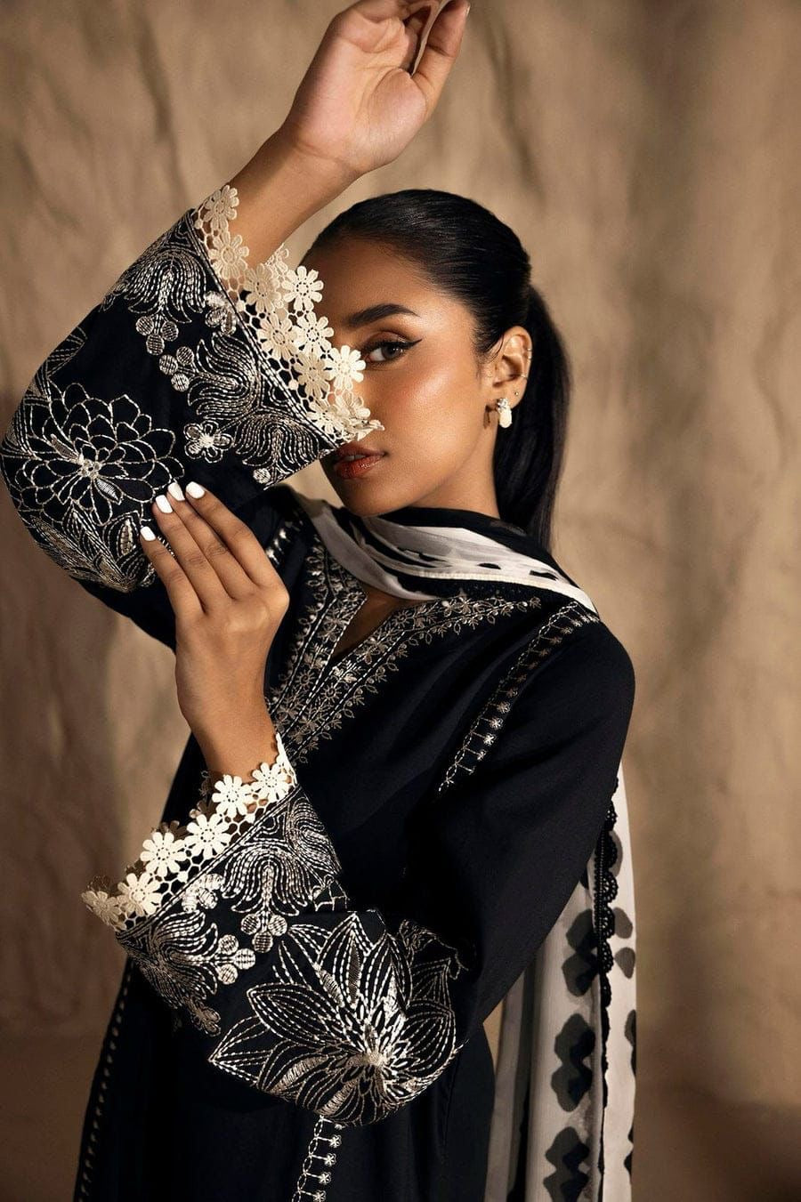 SANA SAFINAZ 3PC UNSTITCHED FULLY EMBROIDERED