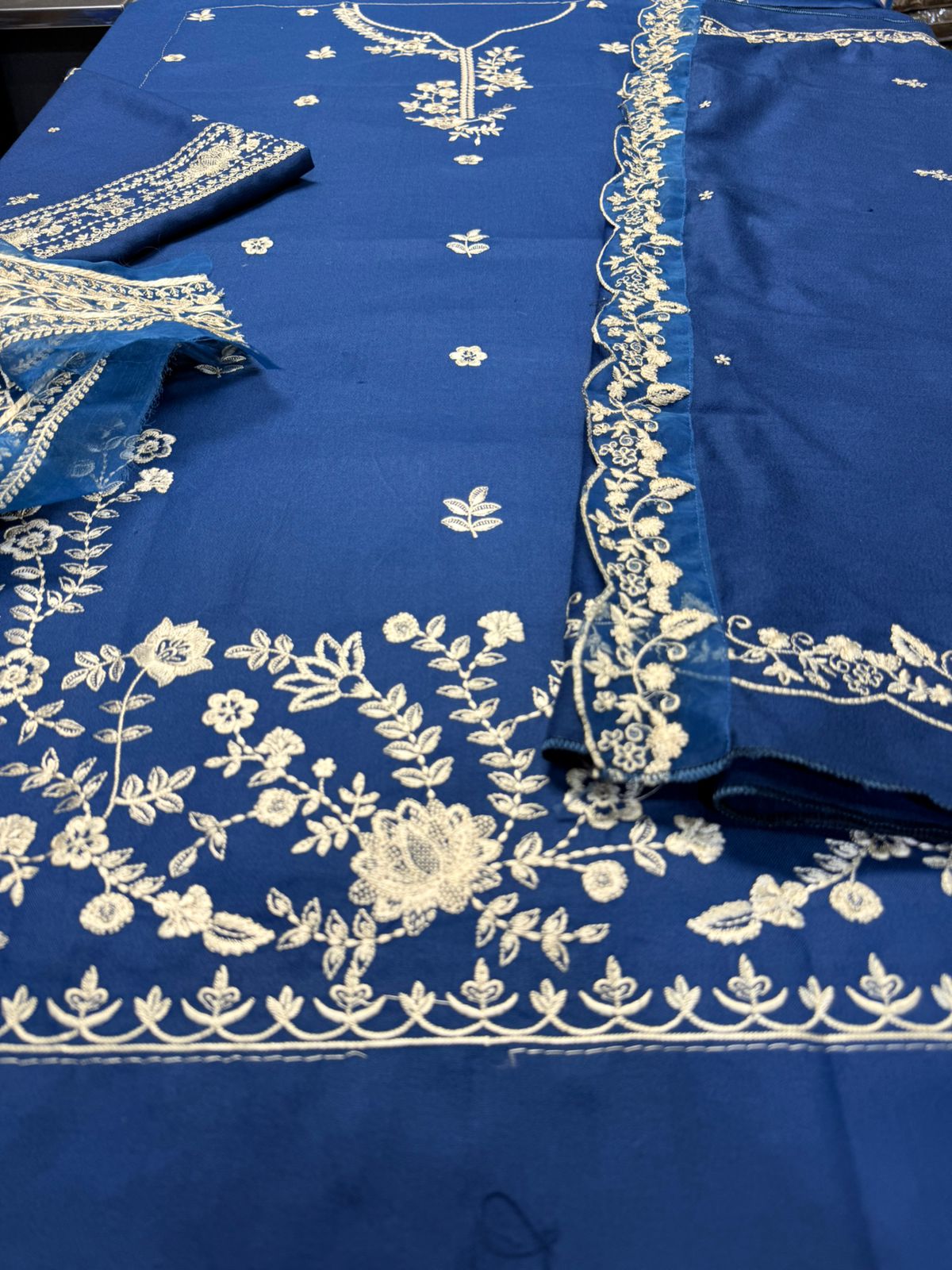 AZURE 3pc UNSTITCHED Dhank FABRICS